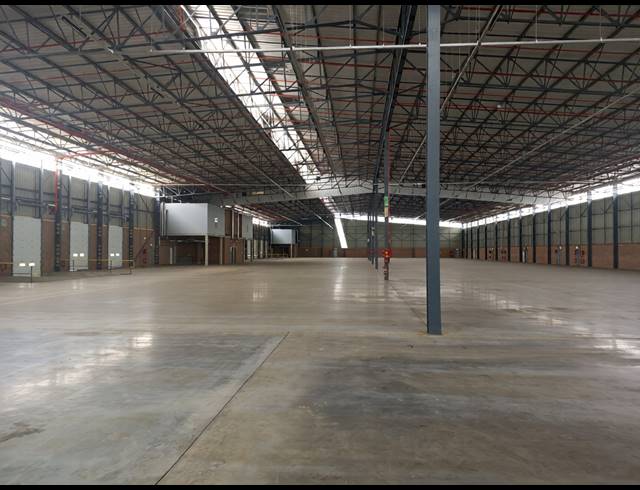 8,300M² WAREHOUSE TO LET IN AIRPORT PARK
